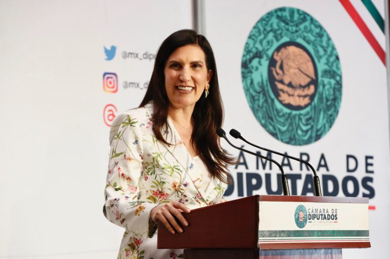 FOTO KENIA LÓPEZ RABADÁN 1